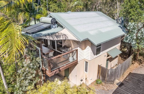 Point Lookout House | Dawn by Discover Stradbroke, Budget and pet friendly.