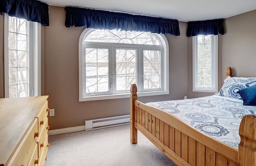 Stanstead Township Ski Chalet | Dawn - Waterfront cottage - Lake Memphremagog - private dock