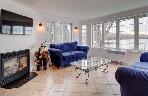 Stanstead Township Ski Chalet | Dawn - Waterfront cottage - Lake Memphremagog - private dock