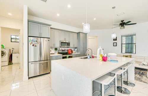 Sunshine House | Day Trip to Fort Myers Beach Pet-Friendly Home!