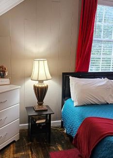 Cabbagetown Apartment | Daydream Host Atlanta