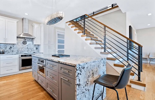 Asheville House | Daydream Retreat by 5 Seasons Homestays
