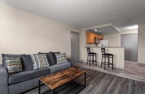 Hammond Hotel | Days Inn and Suites by Wyndham Hammond, IN