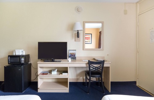 New Philadelphia Hotel | Days Inn by Wyndham New Philadelphia