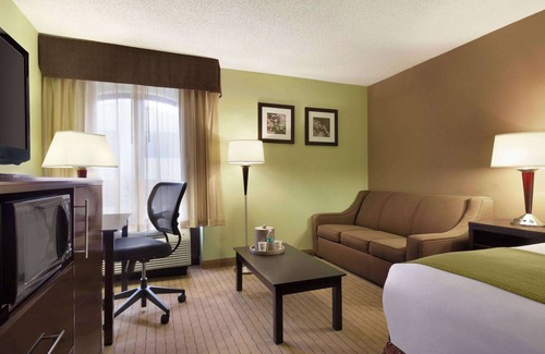 Downtown West Hotel | Days Inn by Wyndham Baltimore Inner Harbor