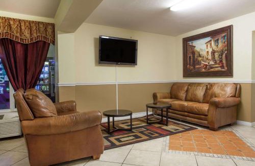 Daytona Beach Hotel | Days Inn by Wyndham Daytona Beach Speedway