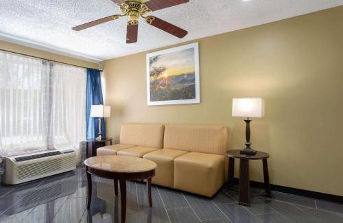 Greensboro Hotel | Days Inn by Wyndham Greensboro Airport