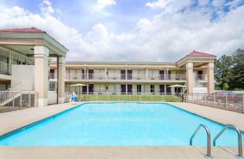 Greensboro Hotel | Days Inn by Wyndham Greensboro Airport