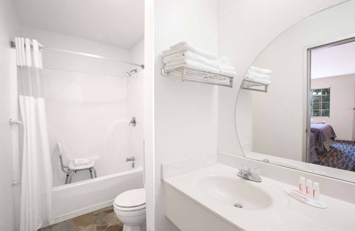 Hardy Hotel | Days Inn by Wyndham Hardy