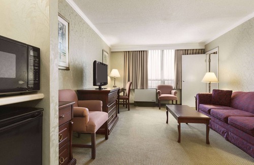 Ottawa Division Hotel | Days Inn by Wyndham Ottawa West