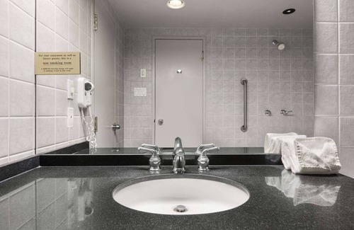 Ottawa Division Hotel | Days Inn by Wyndham Ottawa West