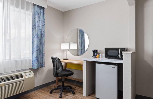 Estrella Hotel | Days Inn by Wyndham Phoenix West