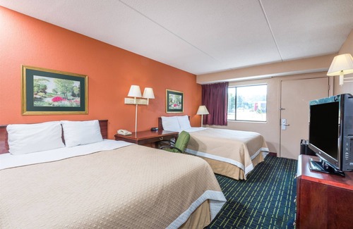 Bairdford Hotel | Days Inn by Wyndham Pittsburgh-Harmarville