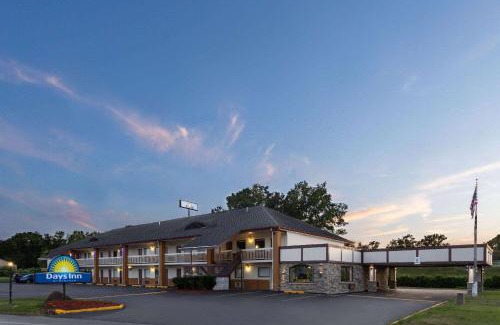West Glens Falls Hotel | Days Inn by Wyndham Queensbury/Lake George