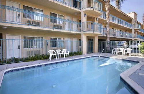 La Sierra Hotel | Days Inn by Wyndham Riverside Tyler Mall