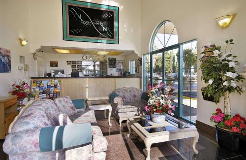 La Sierra Hotel | Days Inn by Wyndham Riverside Tyler Mall