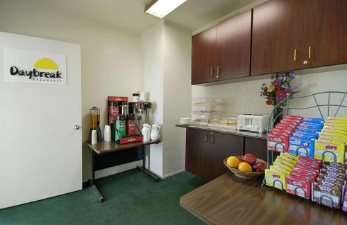 La Sierra Hotel | Days Inn by Wyndham Riverside Tyler Mall