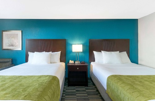 Ira Hotel | Days Inn by Wyndham Snyder