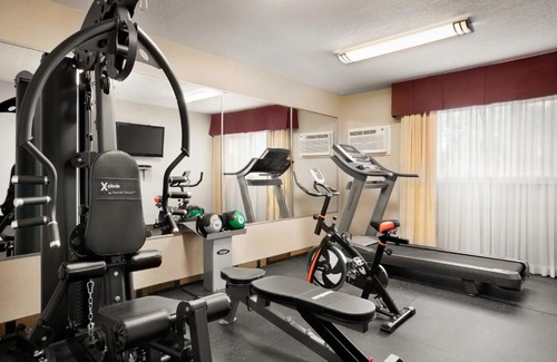 Sylvan Lake Hotel | Days Inn by Wyndham Sylvan Lake