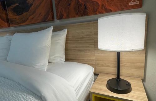 Sulphur Springs Hotel | Days Inn by Wyndham Sulphur Springs