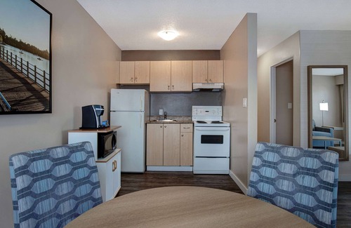 Gorge -Tillicum Area Hotel | Days Inn by Wyndham Victoria Uptown