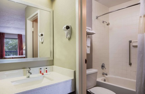 Wilson Hotel | Days Inn by Wyndham Wilson