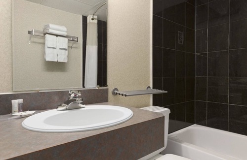 Bridgewater Hotel | Days Inn & Conference Center by Wyndham Bridgewater