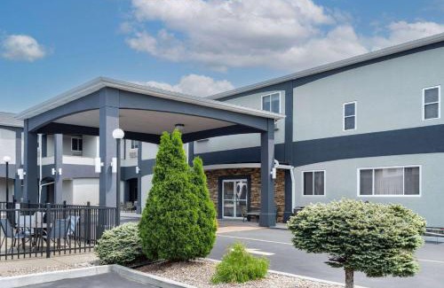 Niagara Falls Hotel | Days Inn & Suites by Wyndham Niagara Falls/Buffalo