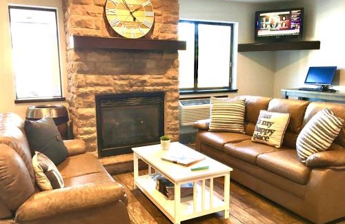 Traverse City Hotel | Days Inn & Suites by Wyndham Traverse City