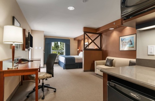 Brandon Hotel | Days Inn & Suites by Wyndham Brandon