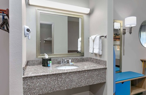 Cabot Hotel | Days Inn & Suites by Wyndham Cabot