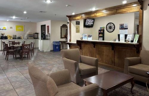 Eunice Hotel | Days Inn & Suites by Wyndham Eunice