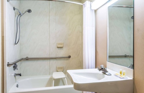 Logan Hotel | Days Inn & Suites by Wyndham Logan