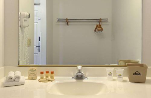 Missoula Hotel | Days Inn & Suites by Wyndham Lolo