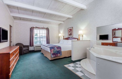 Lexington Hotel | Days Inn & Suites by Wyndham Lexington