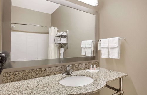Marquez Hotel | Days Inn & Suites by Wyndham Marquez
