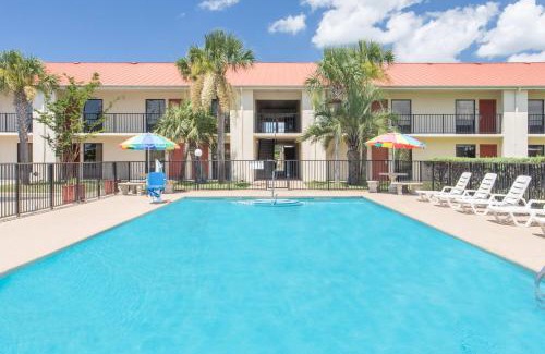 Navarre Hotel | Days Inn & Suites by Wyndham Navarre - near Beaches Hurlburt
