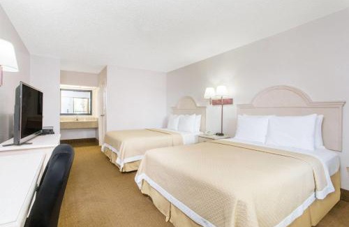 Navarre Hotel | Days Inn & Suites by Wyndham Navarre - near Beaches Hurlburt