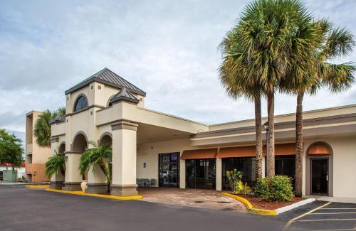 Orlando Hotel | Days Inn & Suites by Wyndham Orlando Airport