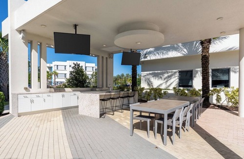 Daytona Beach Apartment | Daytona 2BR w/Parking Family & Pet Friendly