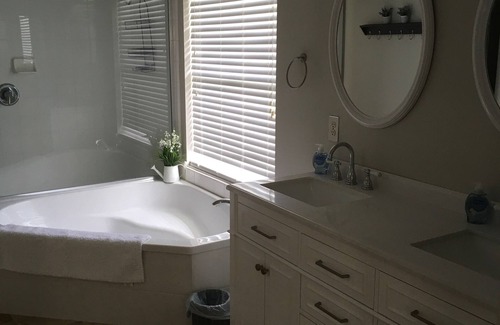 Waters Edge House | Daytona beach area Vacation Pool/ Golf course home/ 15 minutes to the beach.