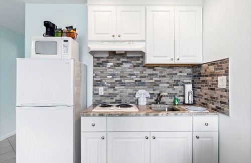 Wildwood Hotel | Daytona Inn and Suites - One Bedroom Suite
