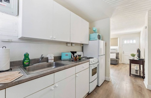 Wildwood Hotel | Daytona Inn - Two Bedroom Family Apartment - (Cross street to use pools)