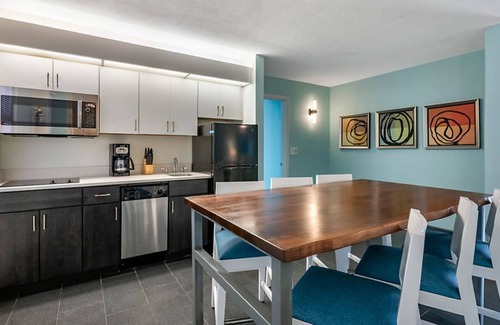 Daytona Beach Shores Resort | 🌴 Daytona Seabreeze✨ Experience Paradise in a 2BR Villa - Sleeps 6