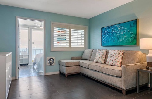 Daytona Beach Shores Resort | 🌴 Daytona Seabreeze ✨ Experience Paradise in a1 Bedroom - Sleeps 4!