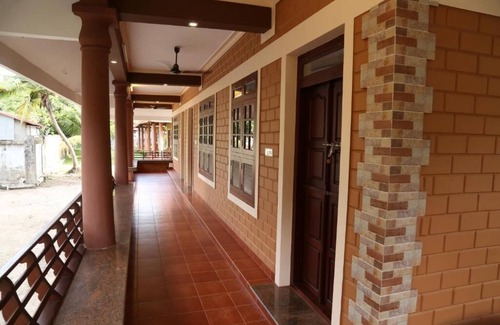 Alappuzha Bed & Breakfast | Dazzle Dew Memories - Deluxe Double Room
