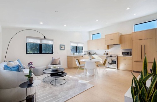 Palo Alto Apartment | Dazzling Modern Home Close to Downtown Palo Alto & Stanford