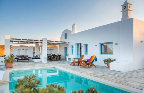 Kamari Villa | Dazzling Santorini Villa | 3 Bedrooms | Villa Villa Mare Nostrum | Plunge Pool.