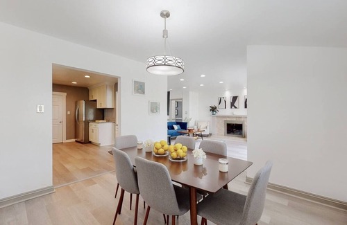 West Los Angeles House | Dazzling Westside Home w/Huge Backyard