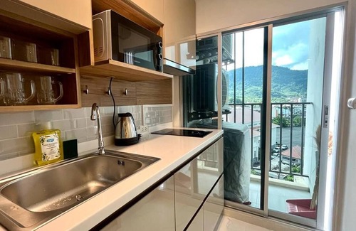 Kathu Apartment | Dcondo Kathu - Top Floor 1 Bdr Condo with shared Pool